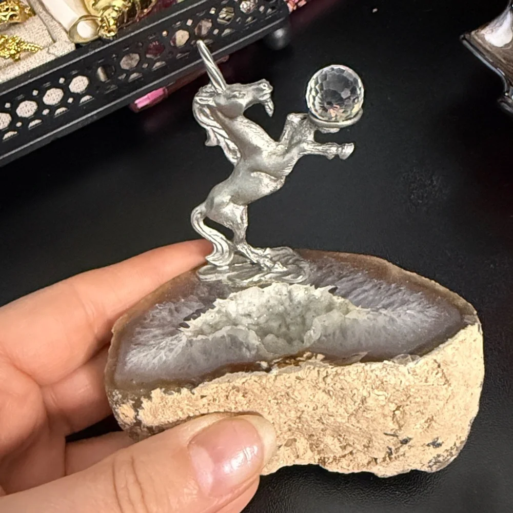 Unicorn 🦄 Agate Geode - Picture 1 of 1